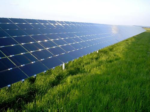 Solar array feeding a DC microgrid
