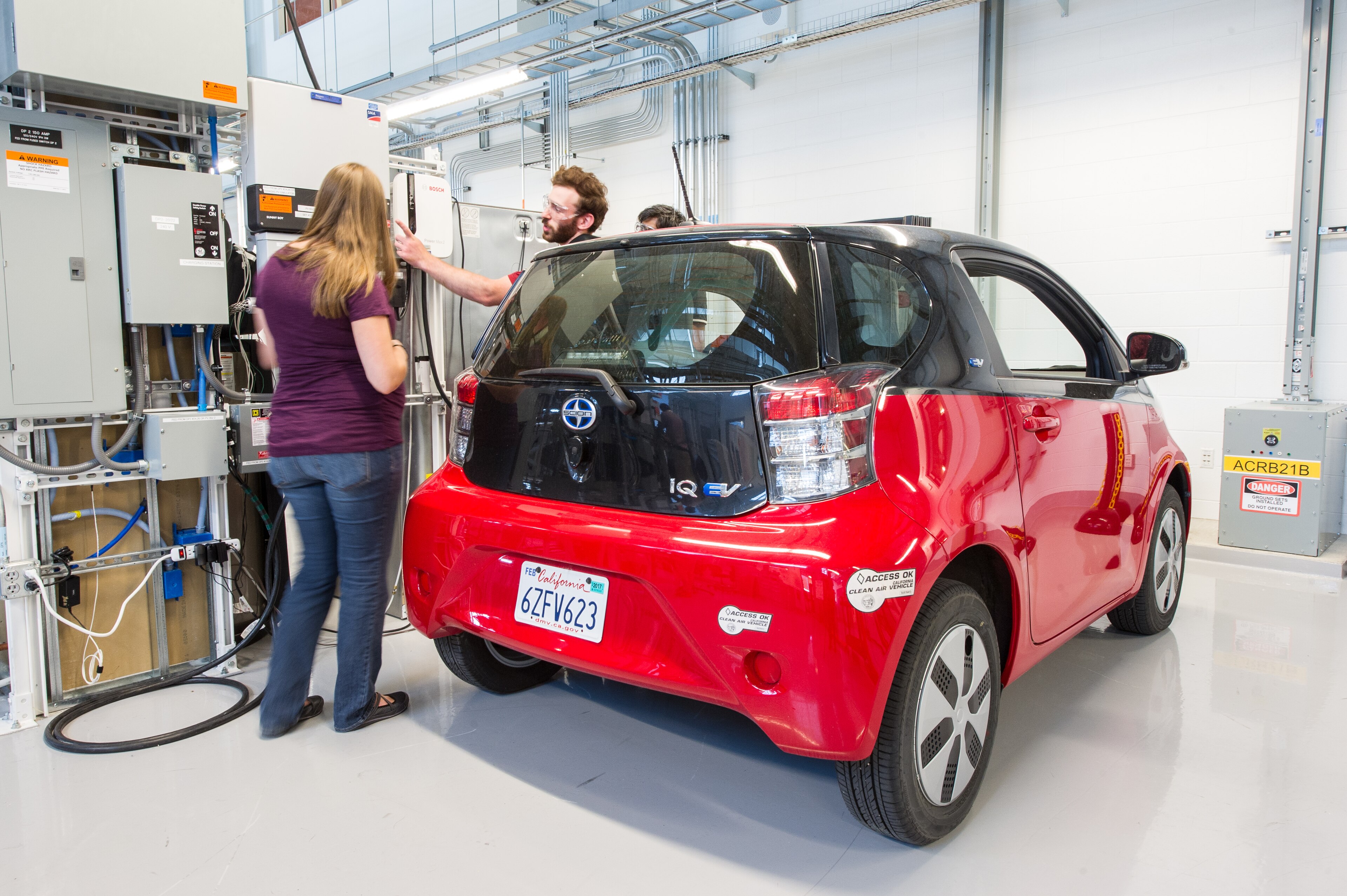 Smart-home-in-the-loop experiment at NREL ESIF